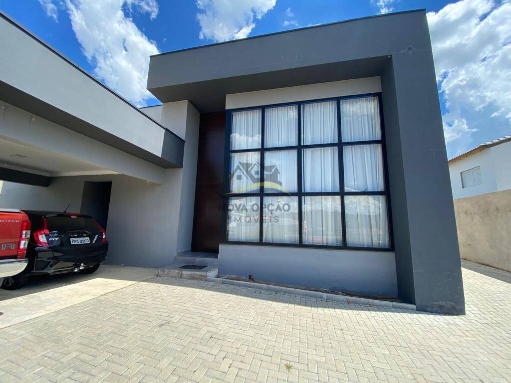 Casa de Condomínio à venda e aluguel com 3 quartos, 245m² - Foto 1