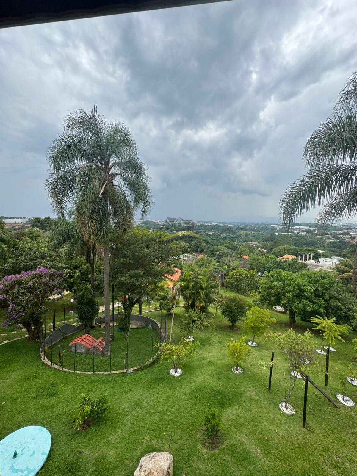 Casa à venda com 3 quartos, 564m² - Foto 1