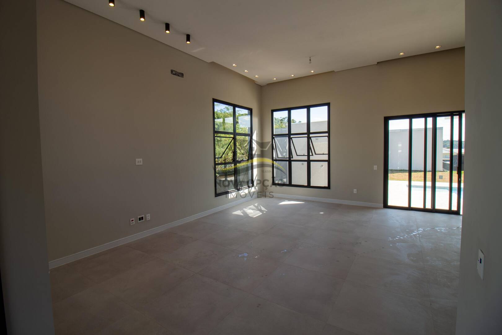 Casa de Condomínio à venda com 4 quartos, 180m² - Foto 2